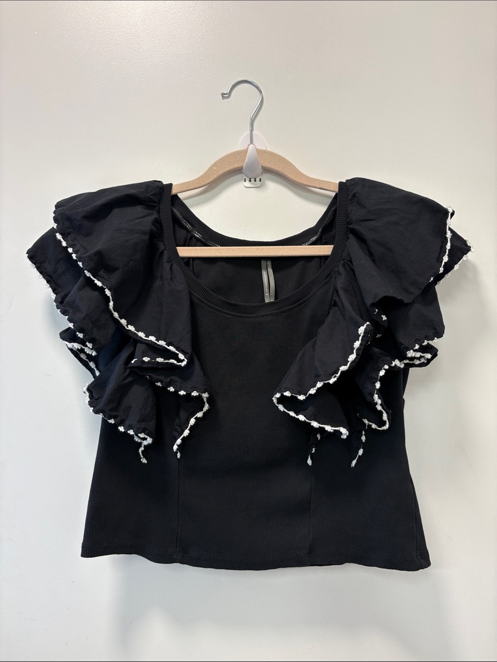 ANTHROPOLOGIE BLACK RUFFLE-SLEEP CROP TOP WITH WHITE TRIM!